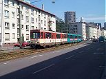 Ptb-Wagenzug mit Wagen 720 und 706 auf Betriebsfahrt an der Ecke Adalbert-/Schloßstraße Richtung Industriehof am 02.06.2000