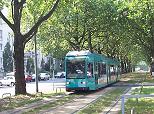 R-Wagen 020 auf Linie 11 in der Saalburgallee Richtung Höchst am 18.08.2002